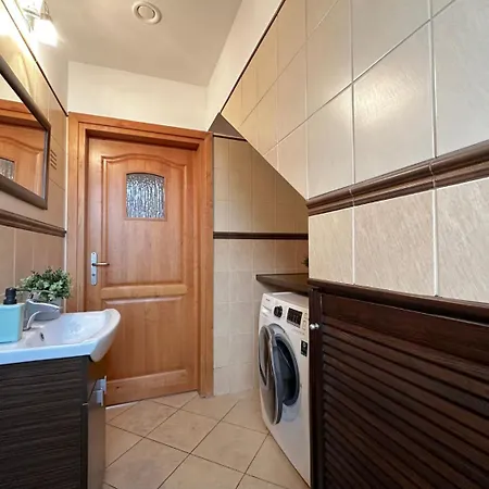Attic - Charming Place, 15 Minutes To Old Town & 5 Minutes To Seaside Проживание в семье