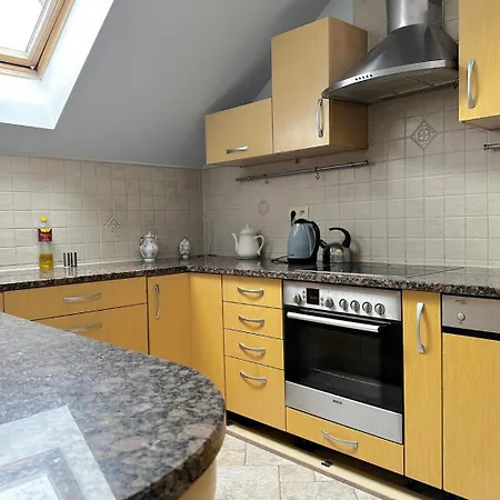 Проживание в семье Attic - Charming Place, 15 Minutes To Old Town & 5 Minutes To Seaside