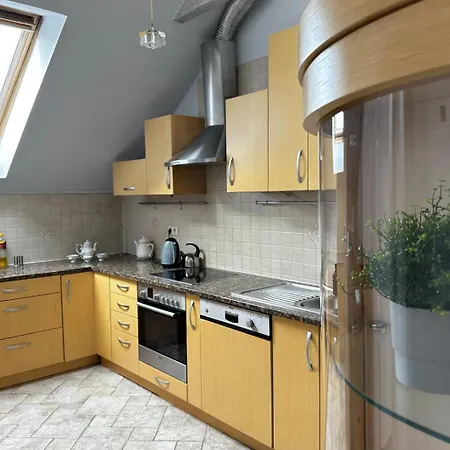 Проживание в семье Attic - Charming Place, 15 Minutes To Old Town & 5 Minutes To Seaside